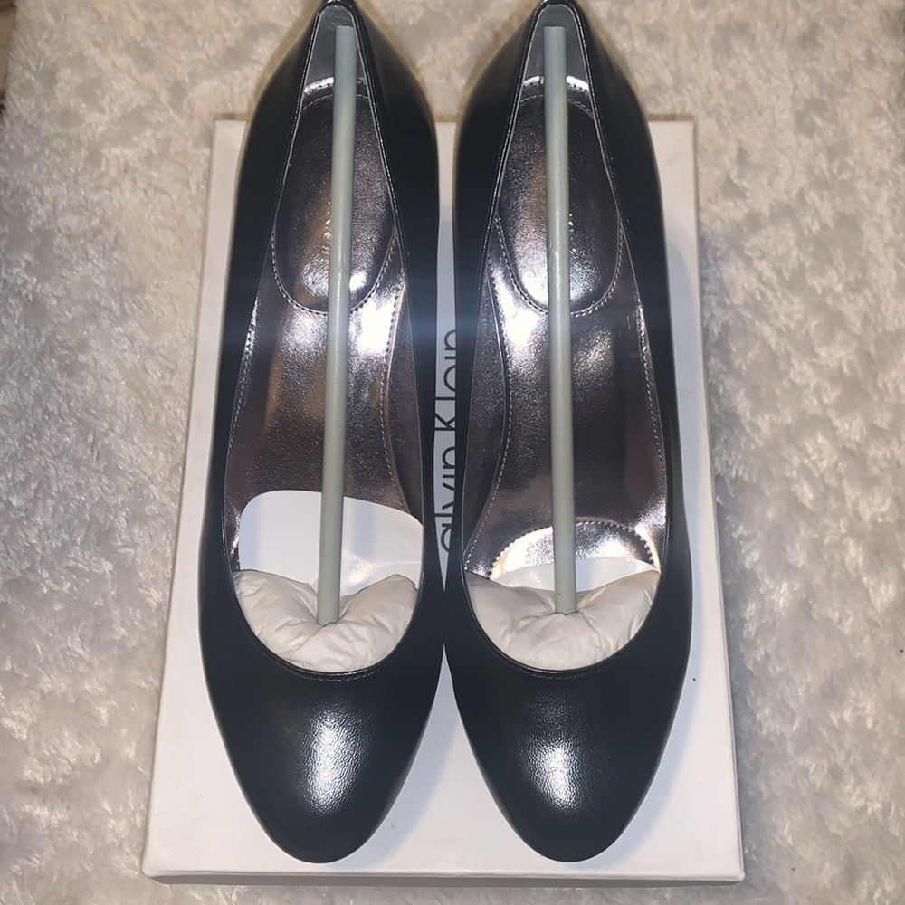 🎁Bundle Of Two Calvin Klein Odette Kid Skin Pump Heels in black & taupe- 9.5M